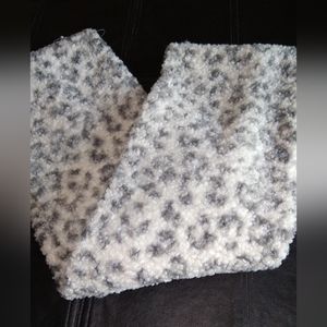 Mark and mel snow leopard infinity scarf